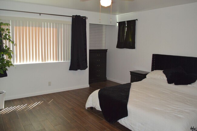Building Photo - 2BD Ground Floor Condo in Gated Gardens Po...