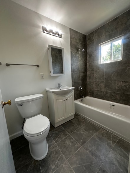 Building Photo - 406 S Kimball St