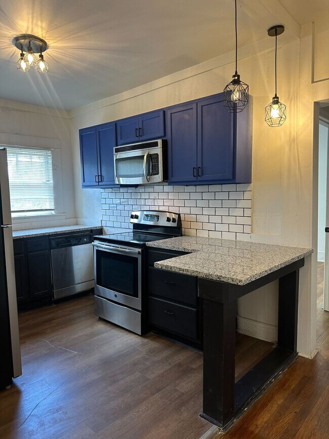 Primary Photo - 1229 8th Ave W