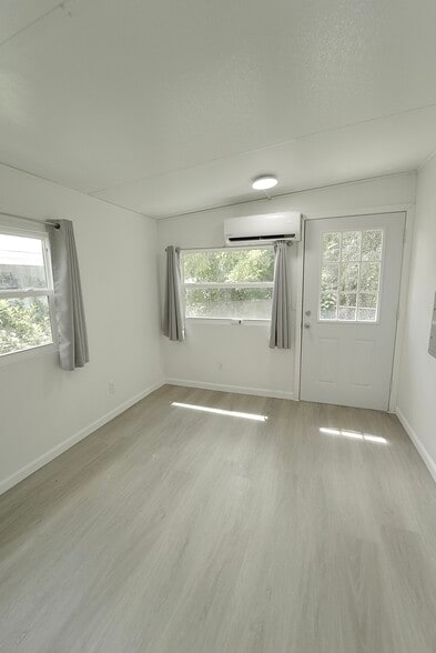 Building Photo - 8520 SW 18th Ct