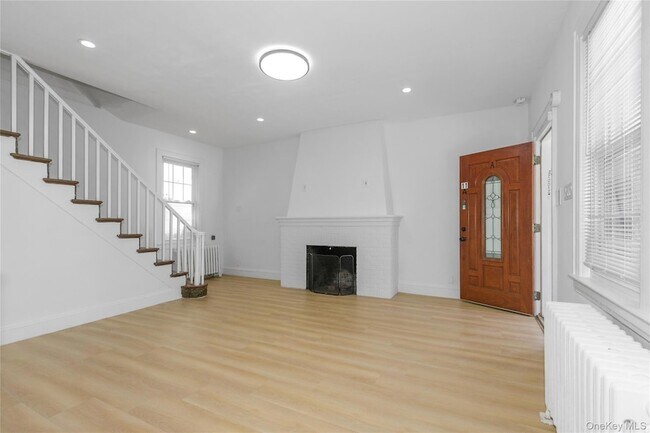 Building Photo - 11 A Floyd Pl