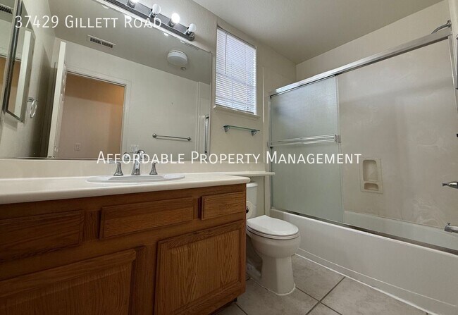 Building Photo - 37429 Gillett Rd