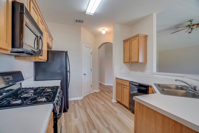 Building Photo - 1013 Lantana Ln