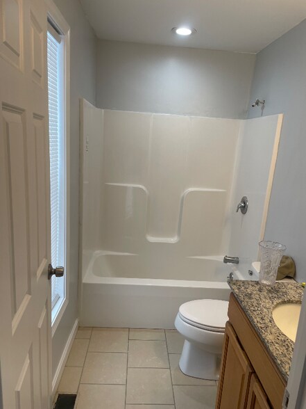 Building Photo - 69 Fairfield St