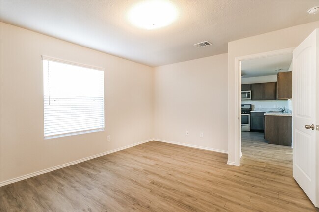 Building Photo - 2715 Atlas Dr