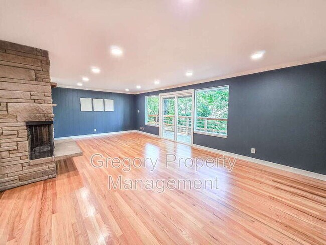 Building Photo - 15506 Juanita Dr NE