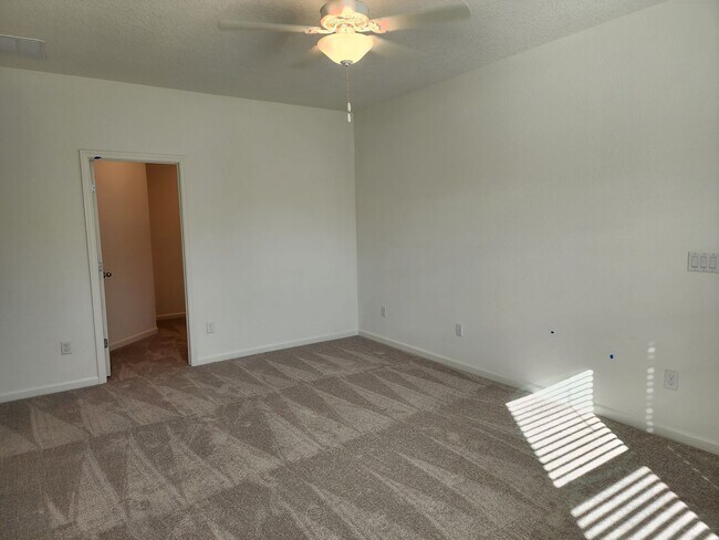 Building Photo - ****TWO WEEKS FREE**** Spacious 3BR Home in Quiet Jacksonville Neighborhood