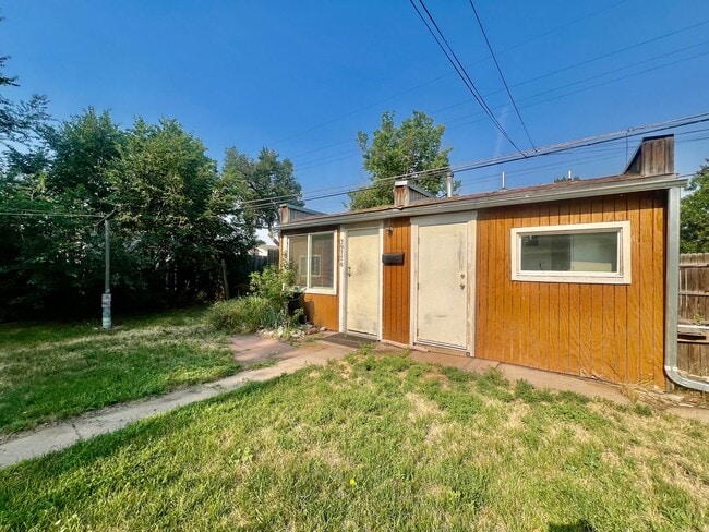 Building Photo - Fantastic home in desirable Englewood neighborhood