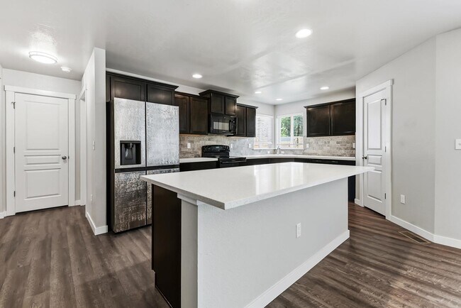 Building Photo - 2662 W Jayton Dr