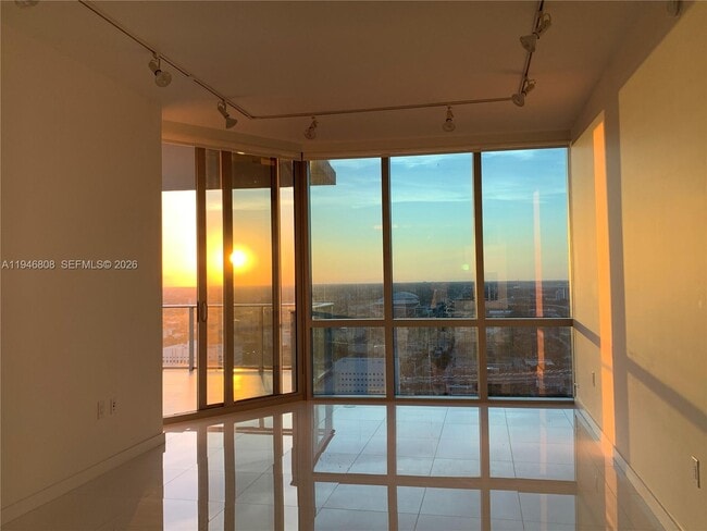 Building Photo - 851 NE 1st Ave