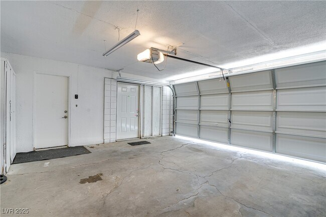 Building Photo - 1531 Commanche Dr