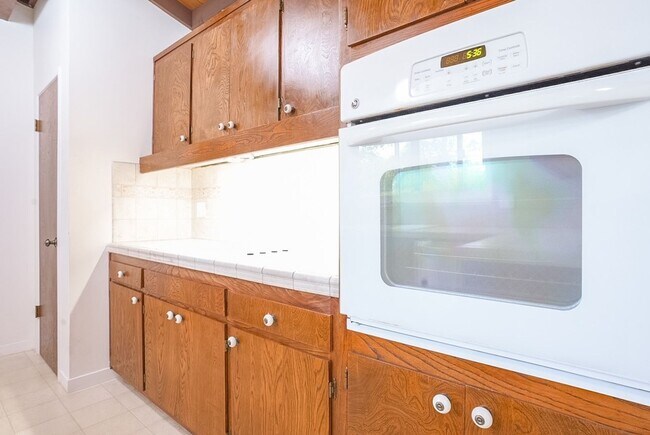 Building Photo - Charming 3-Bedroom Country House