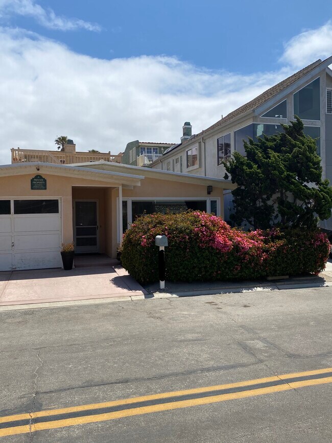 Building Photo - 4164 Ocean Dr
