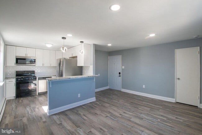 Building Photo - 5905 Houghton St