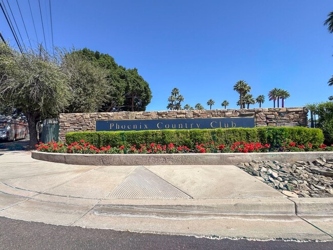 Building Photo - 2Bed/1Bath House at AZ-51/Thomas Rd! -- NO HOA! FENCED-IN YARD! -- NO APPLICATION FEE!