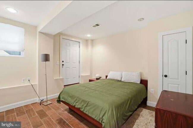 Building Photo - 813 Delafield Pl NW