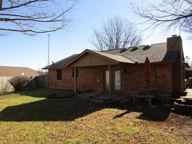 Building Photo - Great Home Located on the Eastside/Sungate...