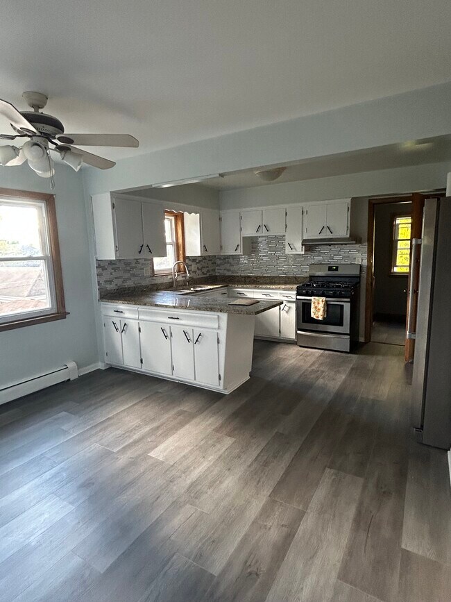 Kitchen & Dining Room - 5714 N Lowell Ave