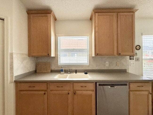 Building Photo - 854 Addison Dr NE