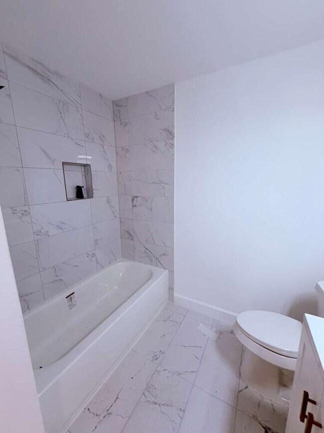 Building Photo - BEAUTIFUL HOME IN HOUSTON. MOVE IN READY!.