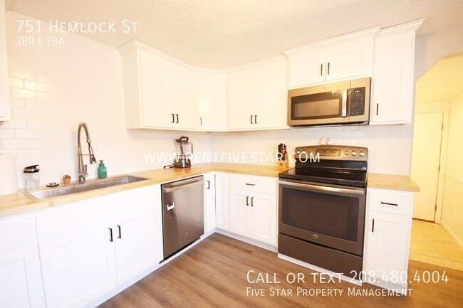 Building Photo - 751 Hemlock St