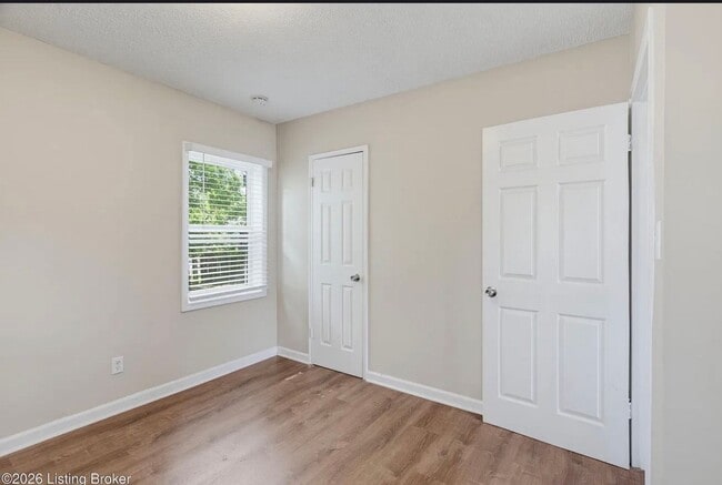 Building Photo - 4015 Valley View Dr