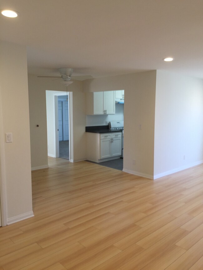 Building Photo - 3400 Club Dr