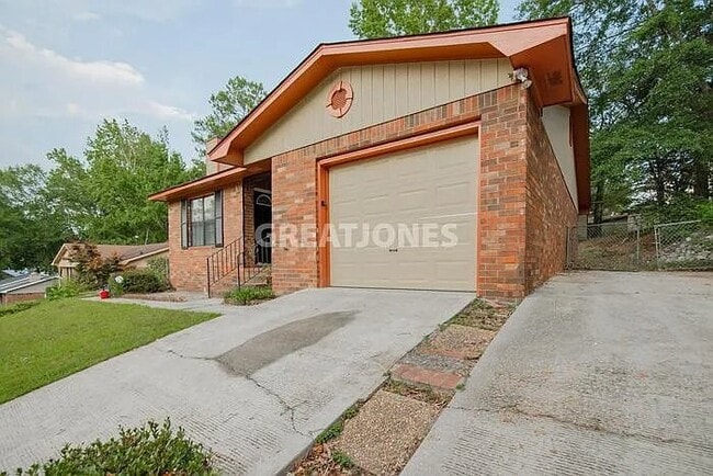 Building Photo - 3414 Aurelia Dr