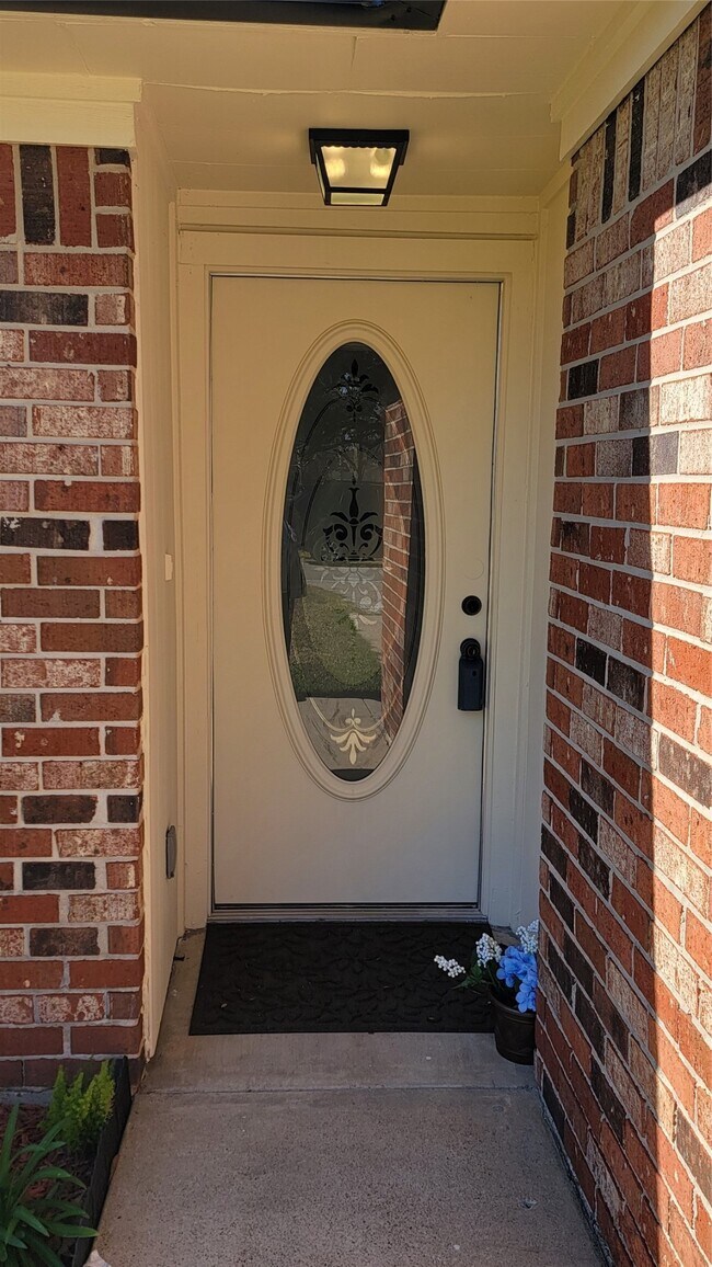 Building Photo - 115 N Shirley St