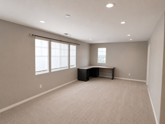 Building Photo - 2308 Navigation Cir