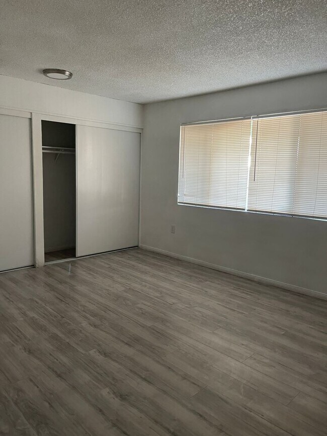 Building Photo - House For Rent