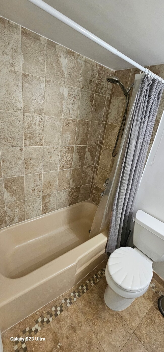 modern bathroom - 252 Jefferson Ave