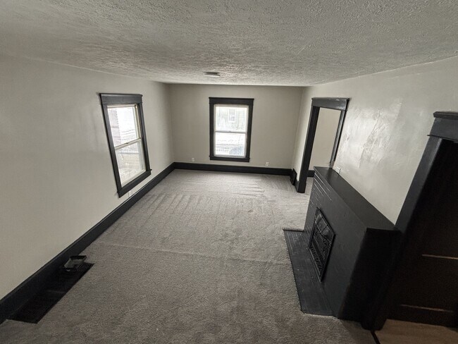 Building Photo - 1901 Maple Ave NE