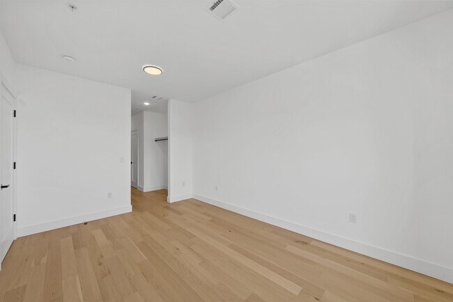 Building Photo - 649 38th St