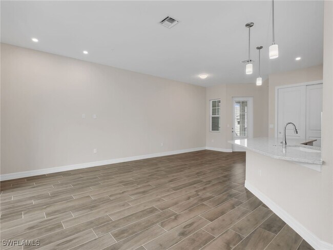 Building Photo - 268 Indies Dr E