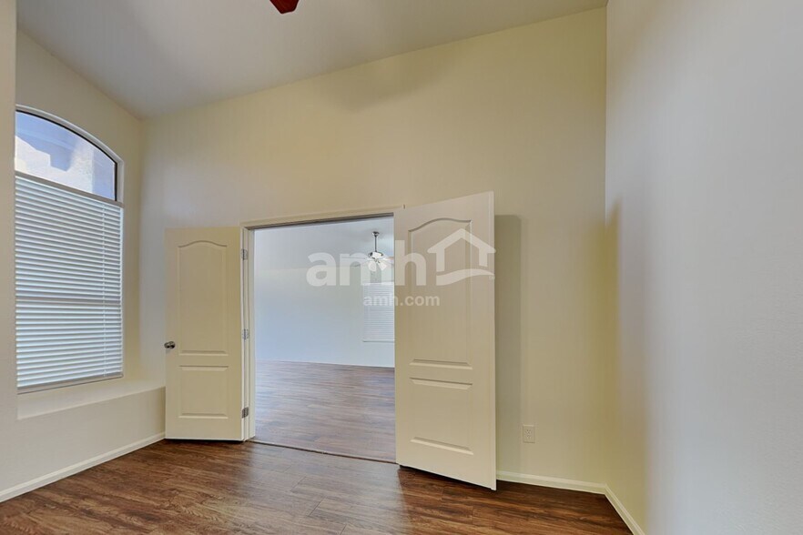 Building Photo - 10262 W Patrick Ln