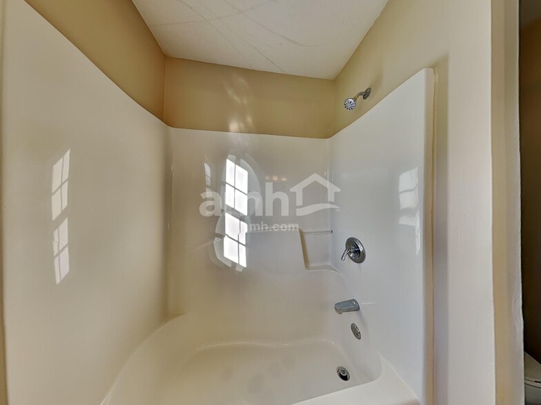 Building Photo - 1009 Bren Village Ct