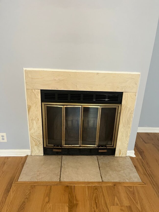 Building Photo - Spacious 2 bedroom/1.5 bathroom Donelson t...