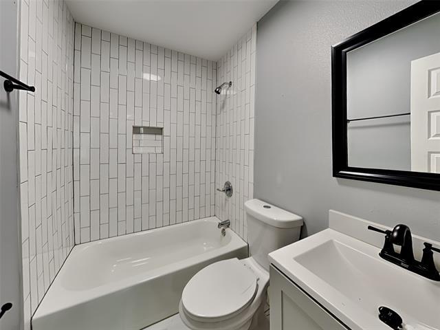 Building Photo - 2314 Dathe St