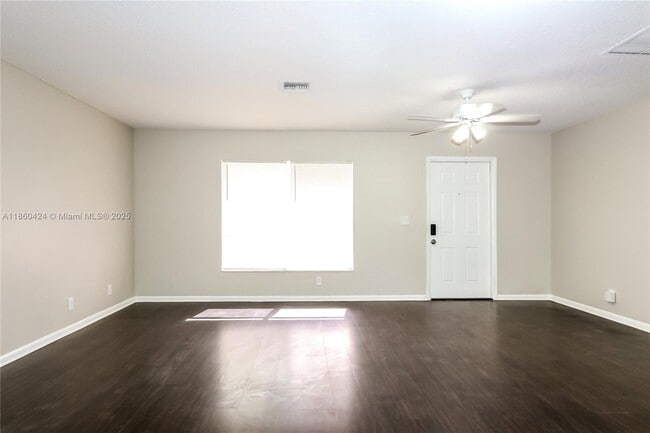 Building Photo - 7109 Glenwood Dr