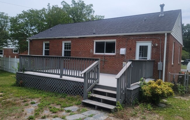Building Photo - FOR RENT – Updated 3 Bedroom Brick Rancher in a Fantastic Location!