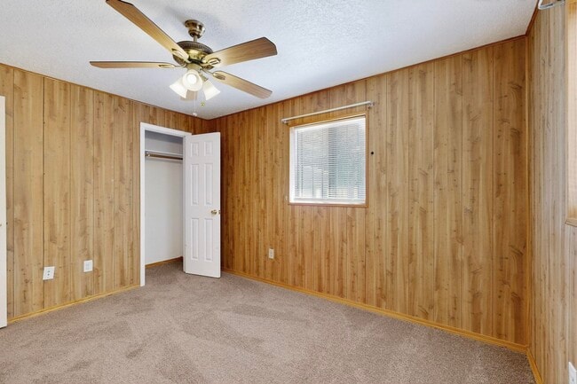 Building Photo - 1012 San Pedro Dr SE