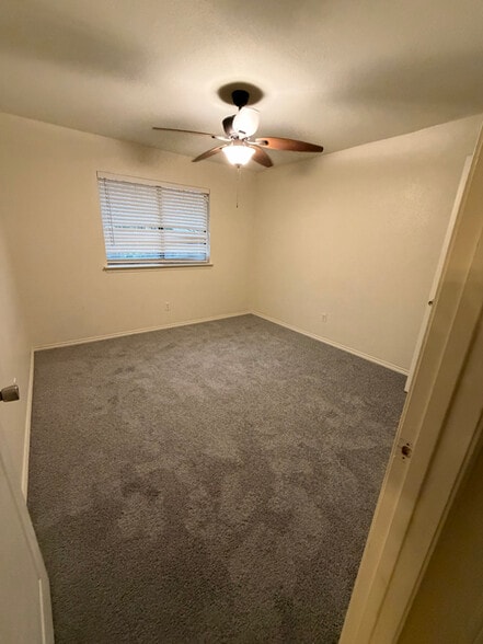 Building Photo - 903 Teakwood Ln