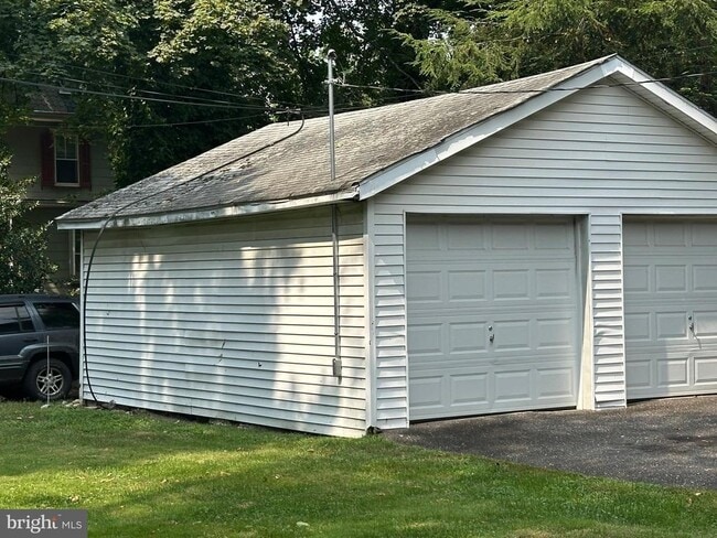 Building Photo - 10 Clifton Ave