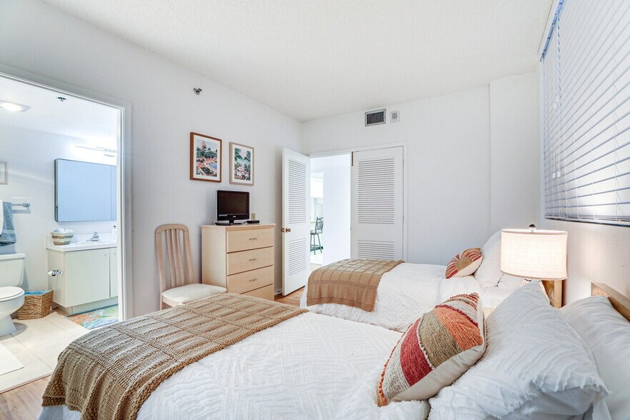 Building Photo - 1109 Gulf of Mexico Dr