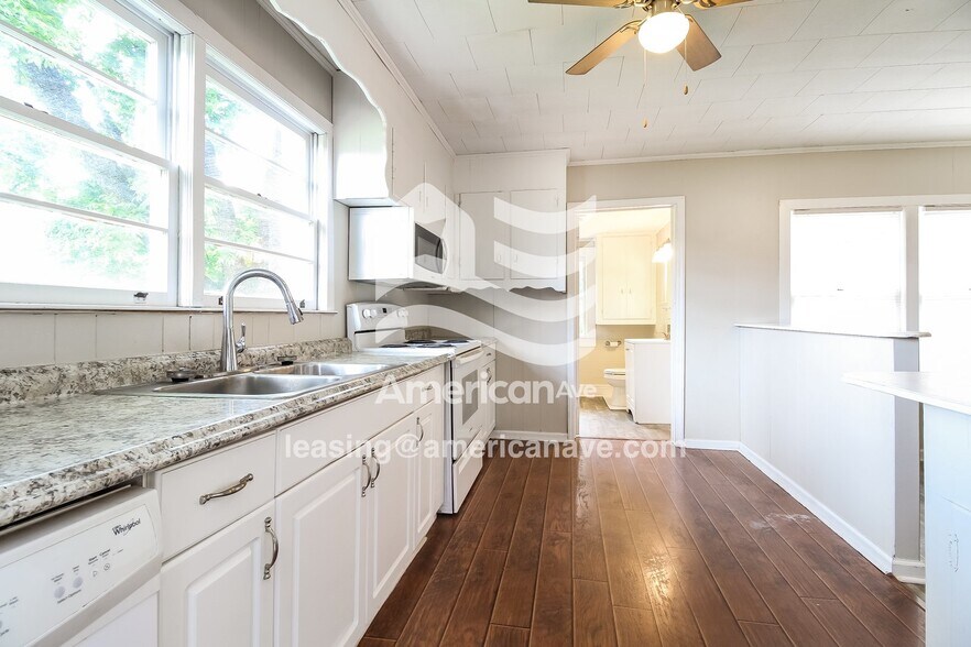 Building Photo - 1711 Holliday Dam Rd