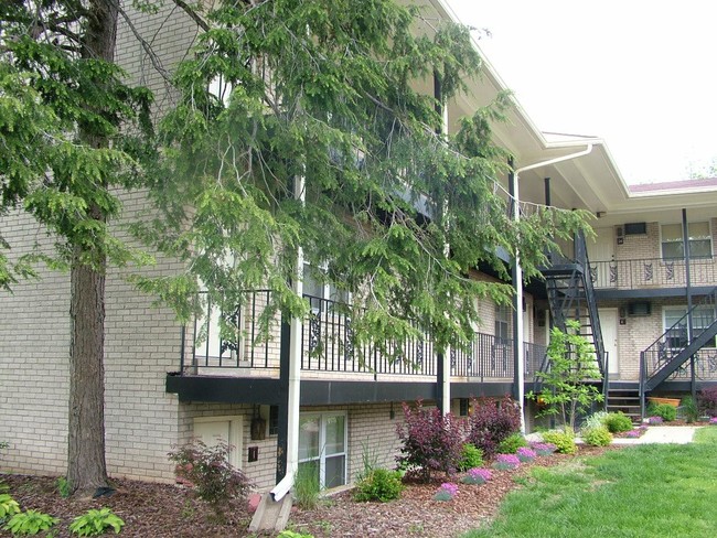 Building Photo - Americana Apartments