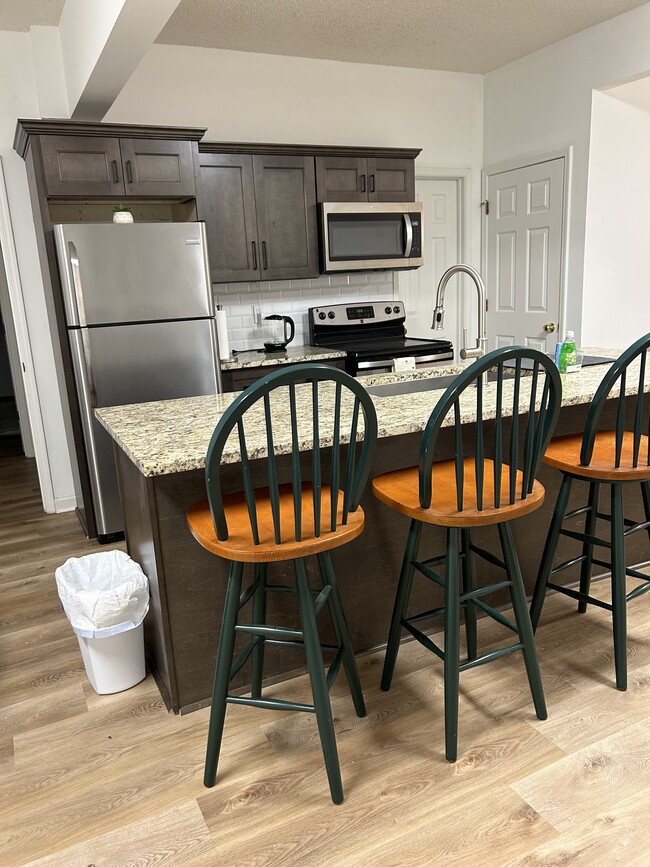 Kitchen Island - 2162 Heritage Heights