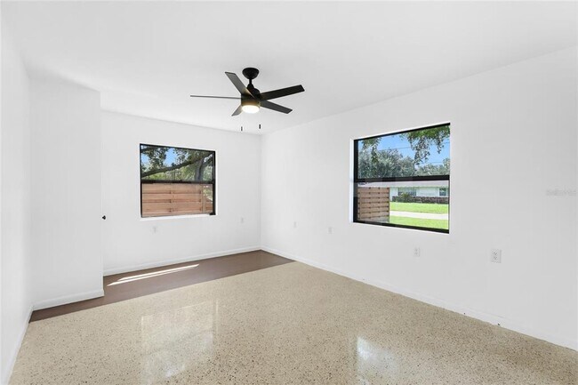 Building Photo - 2723 Lynnhurst St