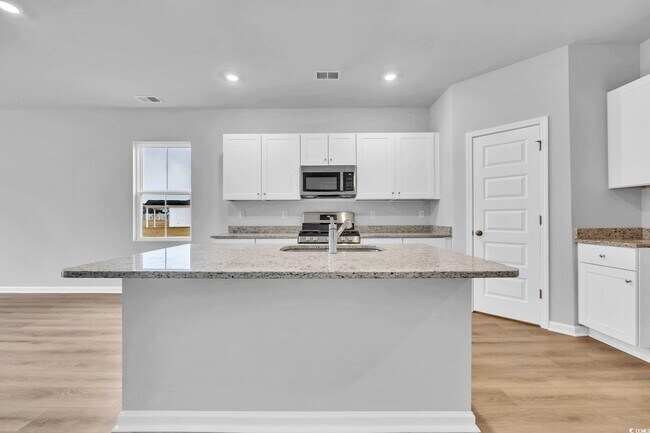 Building Photo - 2087 Victory Wy